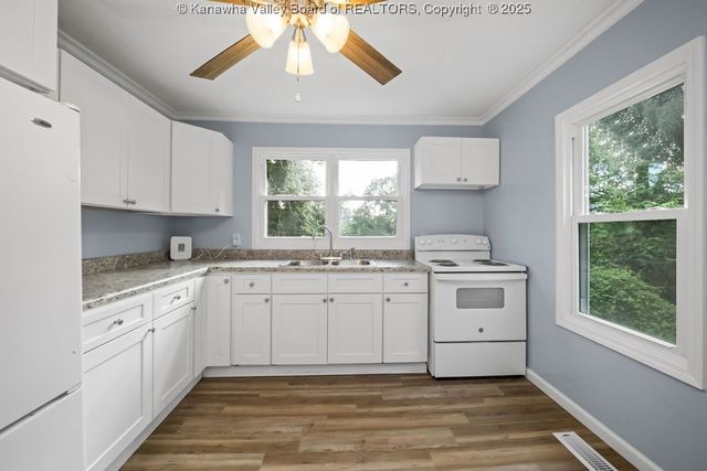 528 Medina Street, Charleston, WV 25302