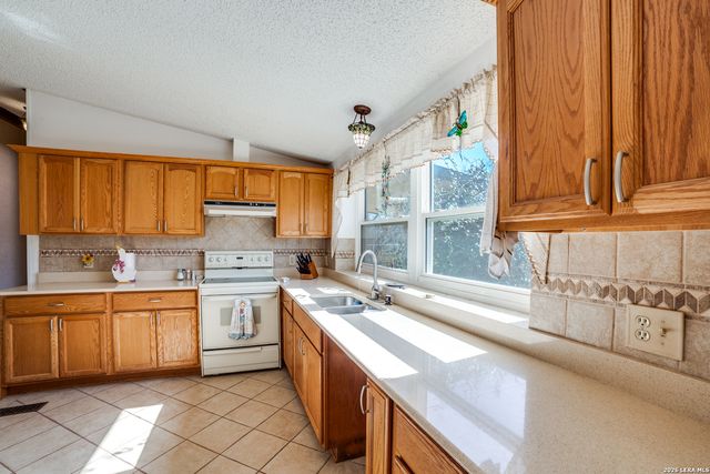 6490 Smith Rd, Von Ormy, TX 78073