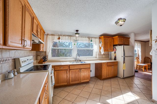 6490 Smith Rd, Von Ormy, TX 78073