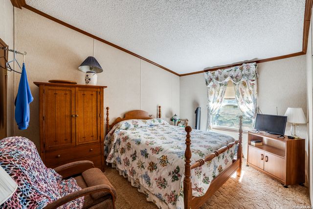 6490 Smith Rd, Von Ormy, TX 78073