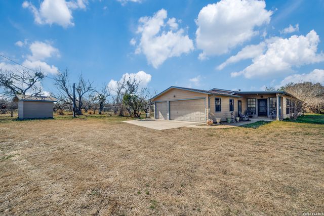 6490 Smith Rd, Von Ormy, TX 78073