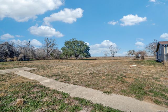 6490 Smith Rd, Von Ormy, TX 78073