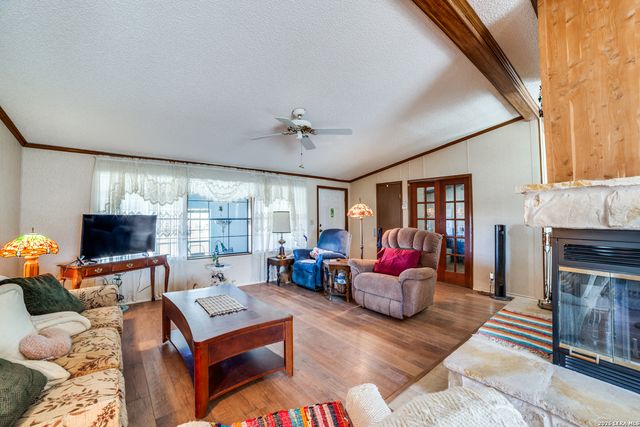 6490 Smith Rd, Von Ormy, TX 78073