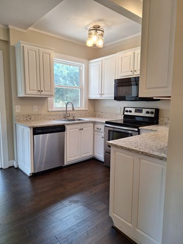 551 E Eastland St, Gallatin, TN 37066