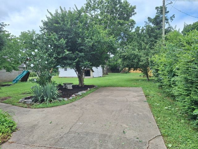 551 E Eastland St, Gallatin, TN 37066