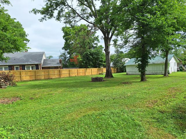 551 E Eastland St, Gallatin, TN 37066