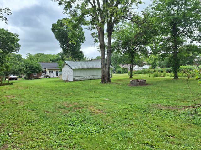 551 E Eastland St, Gallatin, TN 37066