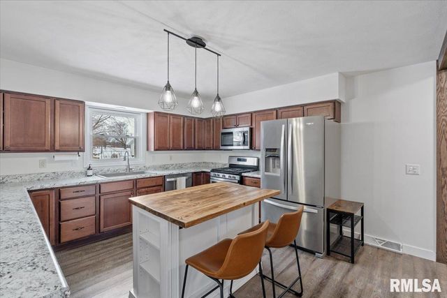 102 AMBER Lane, Geneseo, IL 61254