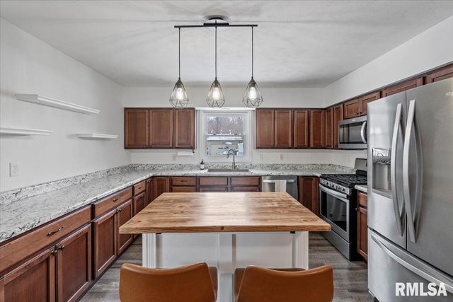 102 AMBER Lane, Geneseo, IL 61254