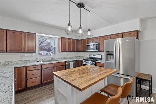 102 AMBER Lane, Geneseo, IL 61254