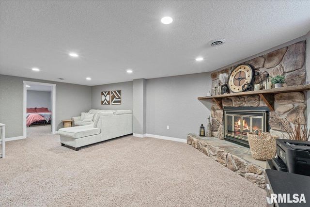 102 AMBER Lane, Geneseo, IL 61254