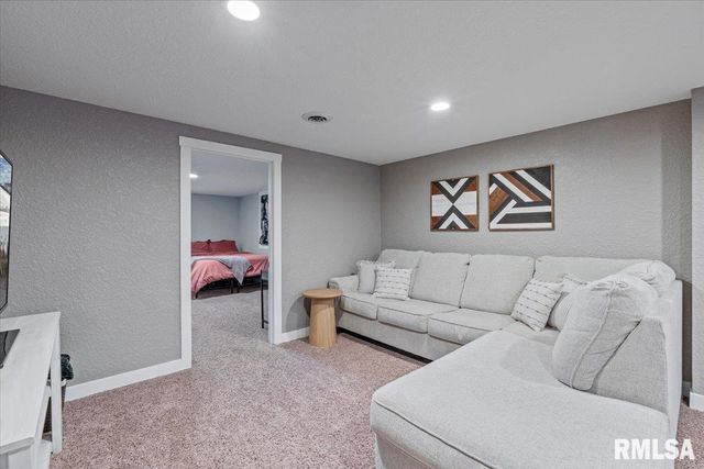 102 AMBER Lane, Geneseo, IL 61254