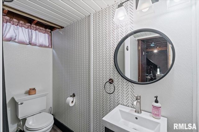 102 AMBER Lane, Geneseo, IL 61254