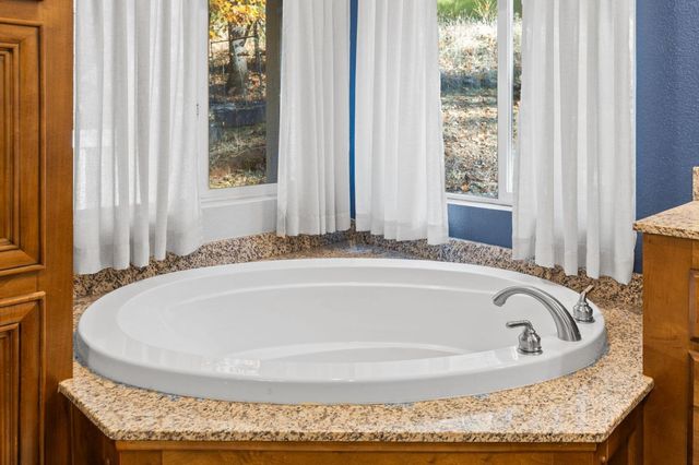 15385 Neils Rd, Auburn, CA 95603