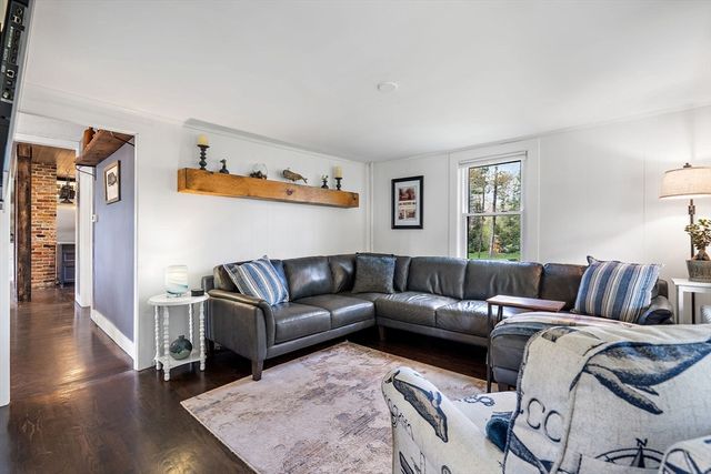 25 Warfield St, Hopedale, MA 01747