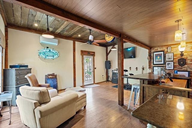 25 Warfield St, Hopedale, MA 01747