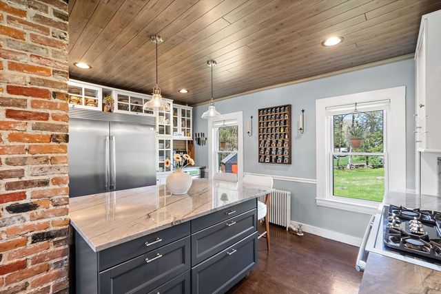 25 Warfield St, Hopedale, MA 01747