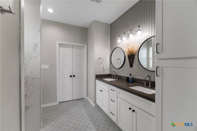 211 Amberglow Court, Victoria, TX 77904