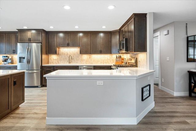 2240 NW Oak Court, Redmond, OR 97756