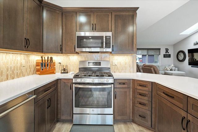 2240 NW Oak Court, Redmond, OR 97756