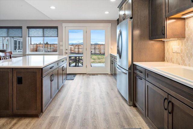 2240 NW Oak Court, Redmond, OR 97756