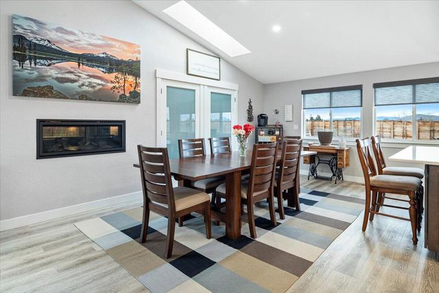 2240 NW Oak Court, Redmond, OR 97756