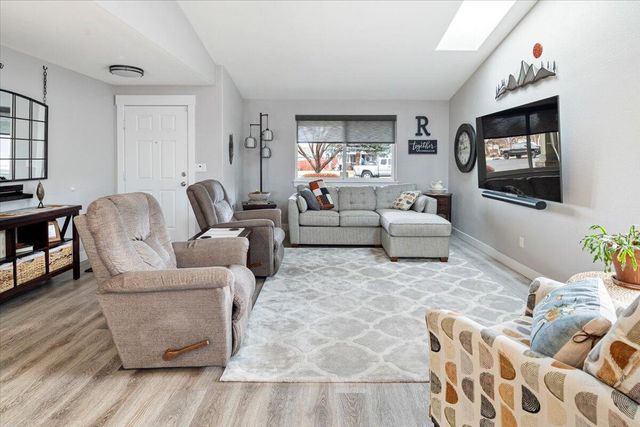 2240 NW Oak Court, Redmond, OR 97756