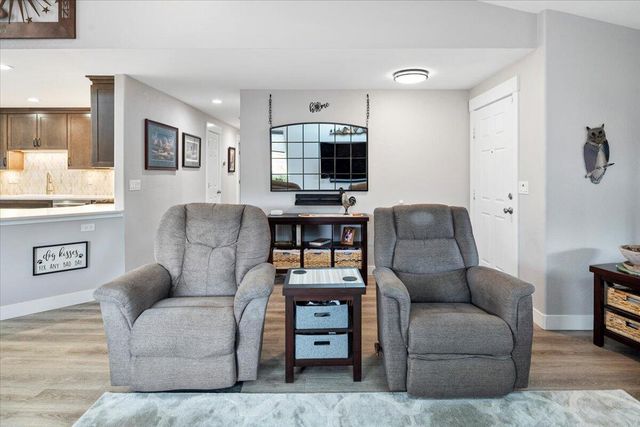 2240 NW Oak Court, Redmond, OR 97756