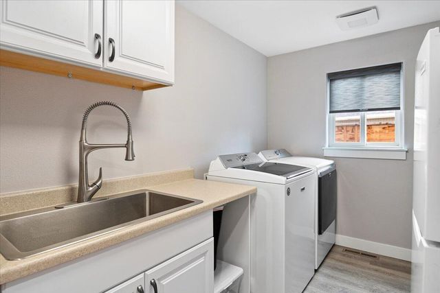 2240 NW Oak Court, Redmond, OR 97756