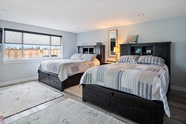 2240 NW Oak Court, Redmond, OR 97756