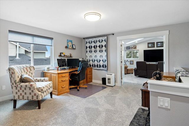 2240 NW Oak Court, Redmond, OR 97756