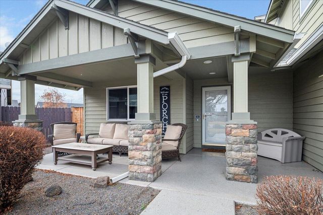 2240 NW Oak Court, Redmond, OR 97756