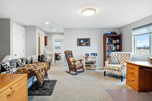 2240 NW Oak Court, Redmond, OR 97756