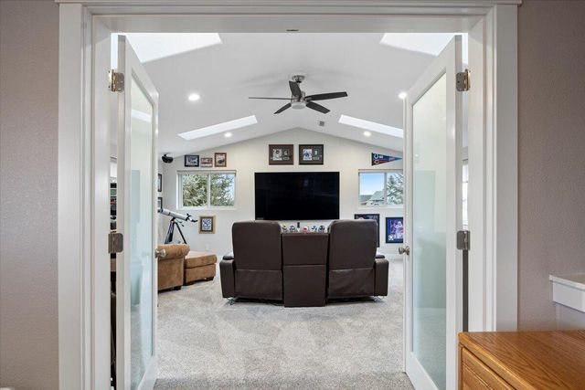 2240 NW Oak Court, Redmond, OR 97756