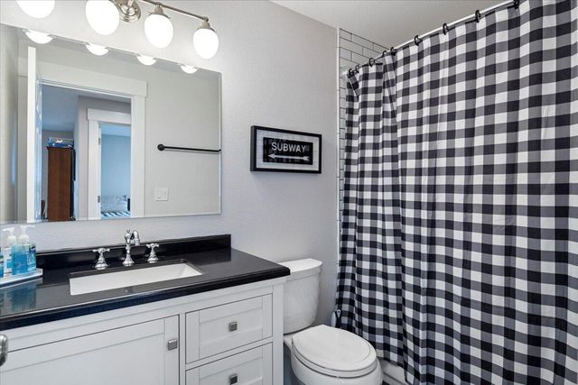 2240 NW Oak Court, Redmond, OR 97756