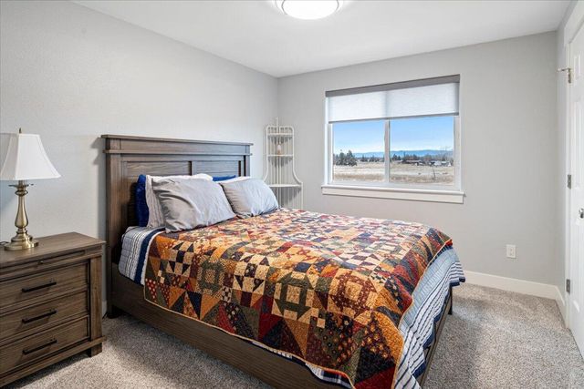 2240 NW Oak Court, Redmond, OR 97756