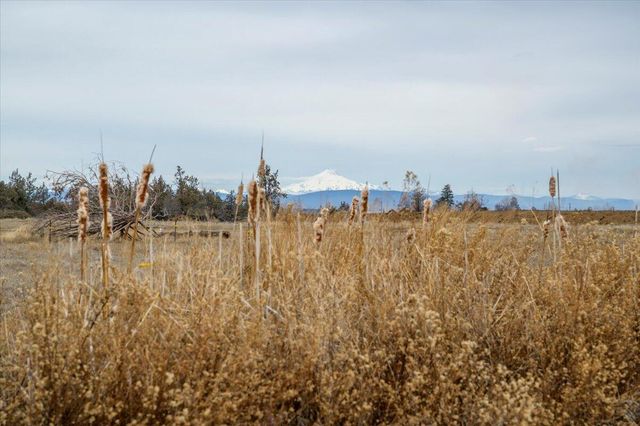 2240 NW Oak Court, Redmond, OR 97756