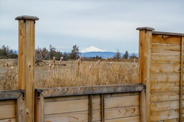 2240 NW Oak Court, Redmond, OR 97756