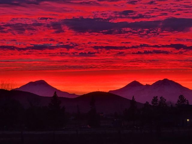 2240 NW Oak Court, Redmond, OR 97756