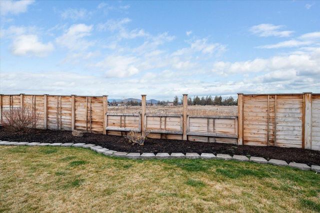 2240 NW Oak Court, Redmond, OR 97756