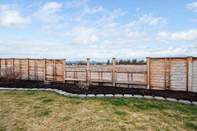 2240 NW Oak Court, Redmond, OR 97756