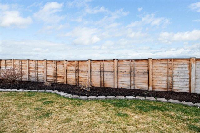 2240 NW Oak Court, Redmond, OR 97756