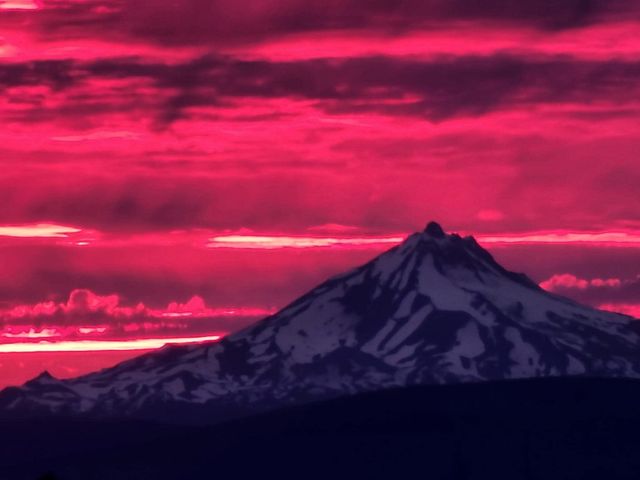 2240 NW Oak Court, Redmond, OR 97756