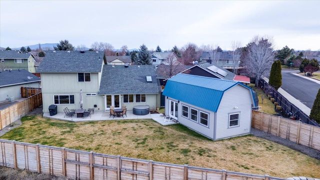 2240 NW Oak Court, Redmond, OR 97756