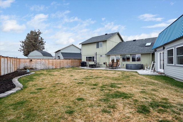 2240 NW Oak Court, Redmond, OR 97756