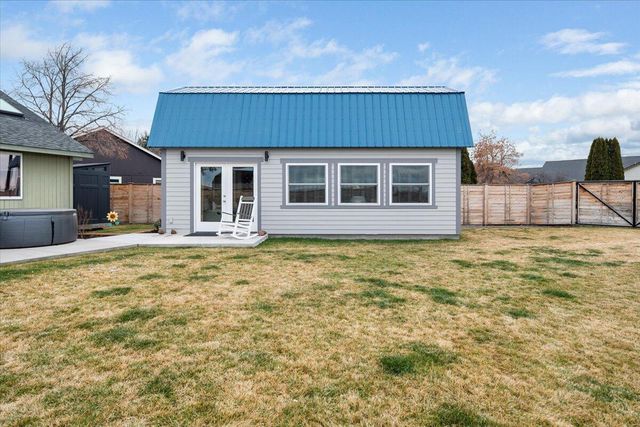 2240 NW Oak Court, Redmond, OR 97756