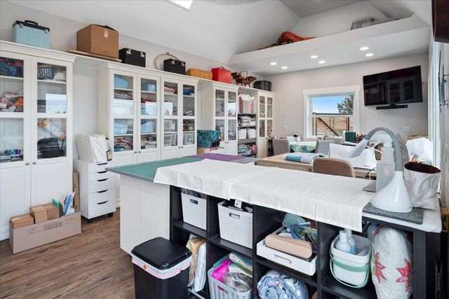 2240 NW Oak Court, Redmond, OR 97756