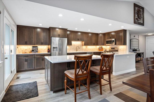 2240 NW Oak Court, Redmond, OR 97756