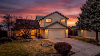 2240 NW Oak Court, Redmond, OR 97756