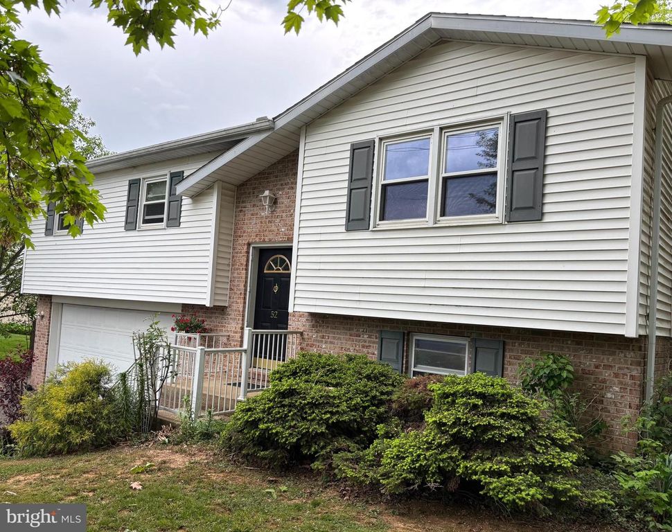 52 GREEN ACRE ROAD, Lititz, PA 17543